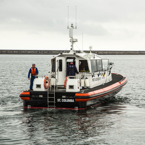Barca professionale pilotina - 13m - HolyHead Marine Services - entrobordo a idrogetto / GRP