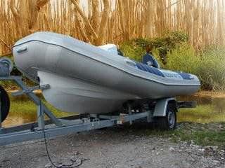 Gommone fuoribordo - Marlin - 480 - RIKU-Küffer - semirigido / con console jockey / per la pesca