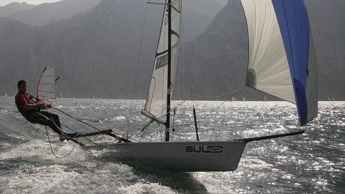 Deriva singola - 700 - RS Sailing France - skiff / da regata / con trapezio singolo