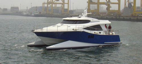 Motor-yacht catamarano - NZCM - LOMOcean Design - rapido / con cabina di pilotaggio / in composito