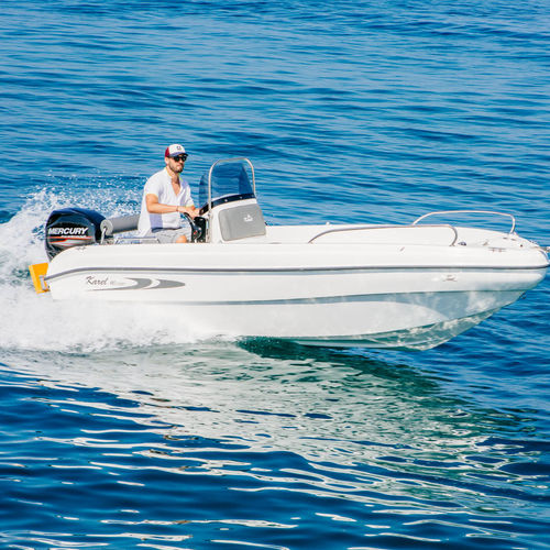 Barca open fuoribordo - 480  - Karel Boats - con console centrale / 6 posti / con prendisole