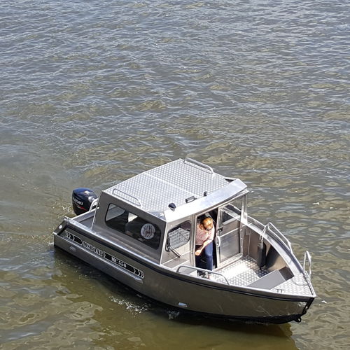Day cruiser fuoribordo - MC 550 - MS Boat - con cockpit chiuso / sportivo / da pesca sportiva