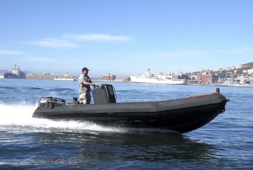 Barca professionale barca da lavoro - RHINO 670 - Rhino Marine Products (Pty) Ltd - catamarano / fuoribordo / in HDPE