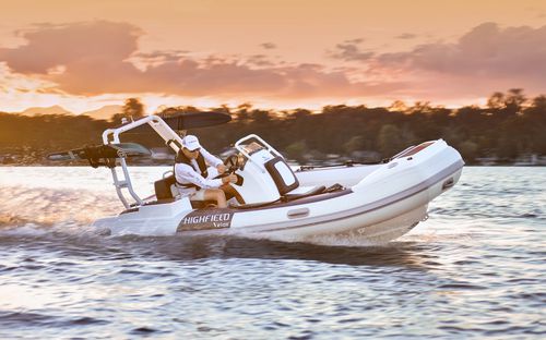 Gommone fuoribordo - Velox 420 - HIGHFIELD BOATS - semirigido / open / con console centrale