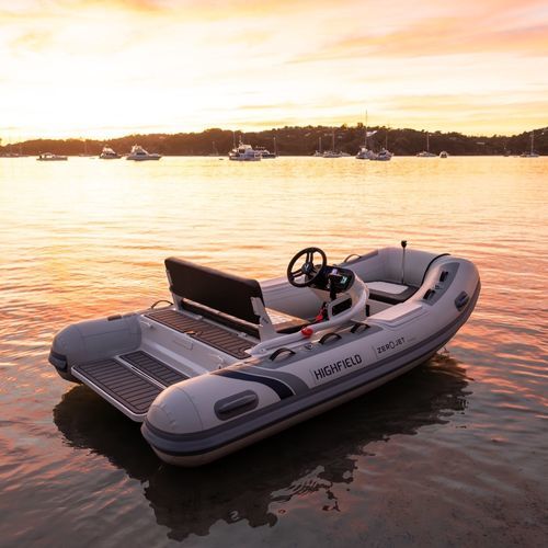 Gommone a idrogetto - EJET330 - HIGHFIELD BOATS - semirigido / open / con console laterale