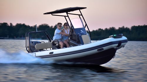 Gommone fuoribordo - SP 560 - HIGHFIELD BOATS - semirigido / open / con console laterale