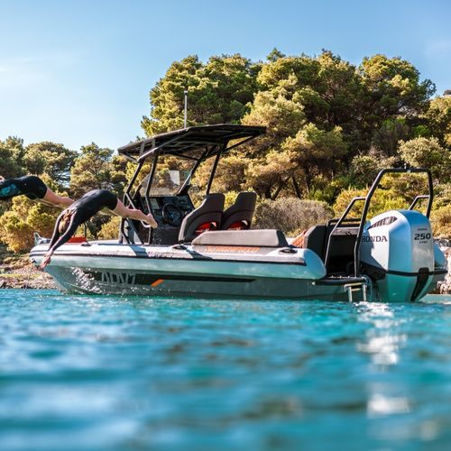Gommone fuoribordo - ADV7 - HIGHFIELD BOATS - semirigido / open / con console centrale