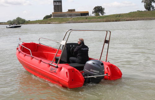 Lancia fuoribordo - 500 - WHALY BOATS  - open / con console laterale / da turismo