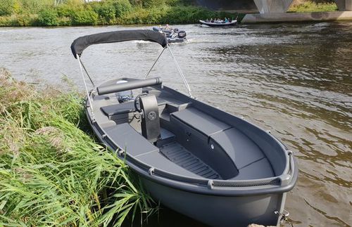 Lancia fuoribordo - 450 - WHALY BOATS  - open / con console centrale / max. 4 persone