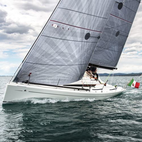Barca a vela da regata e crociera - 9.98 - Italia Yachts - da regata d'altura / con 2 cabine / con doppio timone a ruota