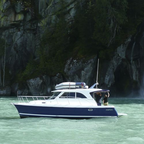 Cabin-cruiser catamarano - C90 - Aspen Power Catamarans - entrobordo / con cockpit chiuso / da pesca sportiva