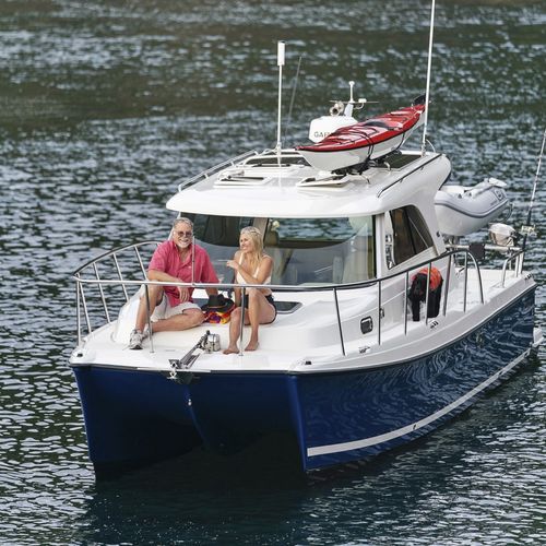 Cabinato catamarano - C107 - Aspen Power Catamarans - fuoribordo / bimotore / con cabina di pilotaggio
