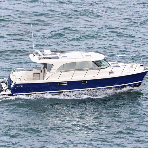 Cabinato catamarano - C108  - Aspen Power Catamarans - fuoribordo / bimotore / hard-top