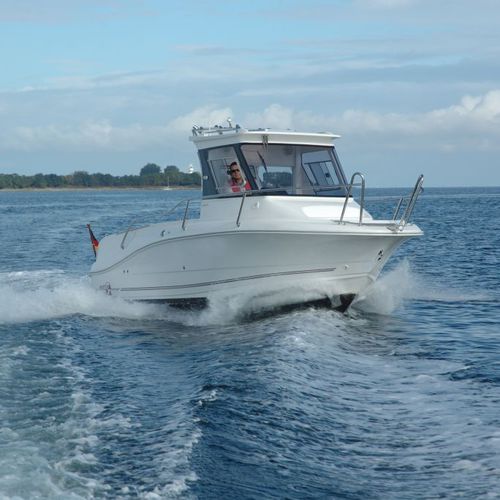 Barca da pesca e diporto fuoribordo - M670 PILOTHOUSE - Mazury Sp. z o.o.  - con cabina di pilotaggio / max. 7 persone / max. 5 persone
