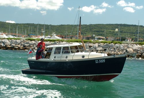 Barca da pesca e diporto entrobordo - 700MPL - HABER YACHTS Sp. z o.o.  - diesel / con scafo planante / con cockpit chiuso