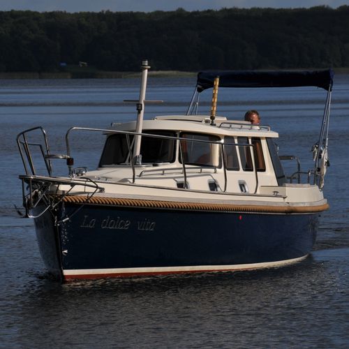 Cabin-cruiser entrobordo - 800M - HABER YACHTS Sp. z o.o.  - diesel / dislocante / con cockpit chiuso
