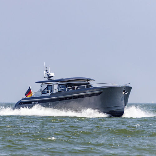Motor-yacht da crociera - 52 S PERFORMANCE - Steeler Yachts - ad alta prestazione / hard-top / con cabina di pilotaggio