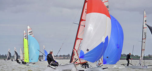 Deriva singola - MUSTO SKIFF - Bennett Yachting - skiff / con trapezio singolo / spinnaker asimmetrico
