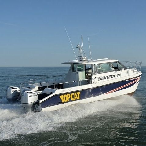 Cabin-cruiser catamarano - TOPCAT - Cheetah Marine - fuoribordo / bimotore / hard-top