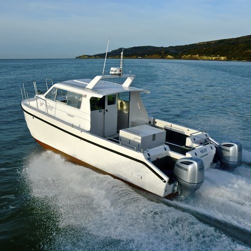 Cabin-cruiser catamarano - Kejo - Cheetah Marine - fuoribordo / bimotore / hard-top