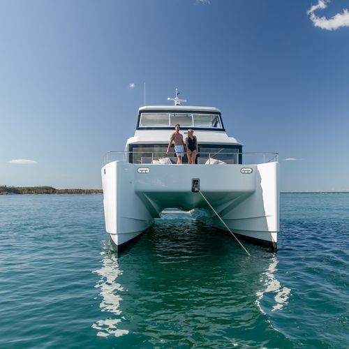 Motor-yacht catamarano a motore - 62 - ILIAD Catamarans - da crociera / classico / con fly