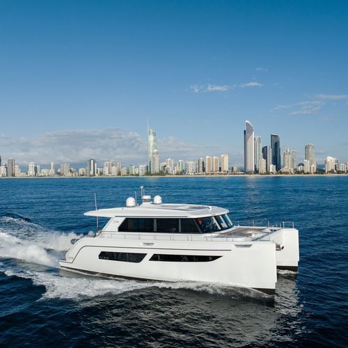 Motor-yacht catamarano a motore - 53S - ILIAD Catamarans - da crociera / offshore / hard-top