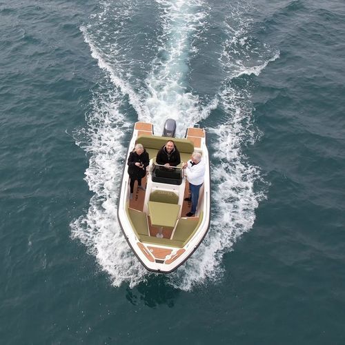 Barca open fuoribordo - AZZARA 49s - LGK MARINE - con console centrale / max. 7 persone