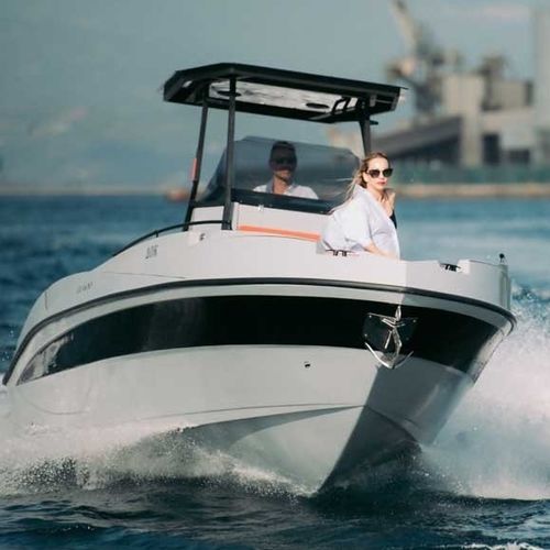 Cabin-cruiser fuoribordo - NIREUS Ω53 ELEGANCE - LGK MARINE - open / max. 8 persone / con prendisole
