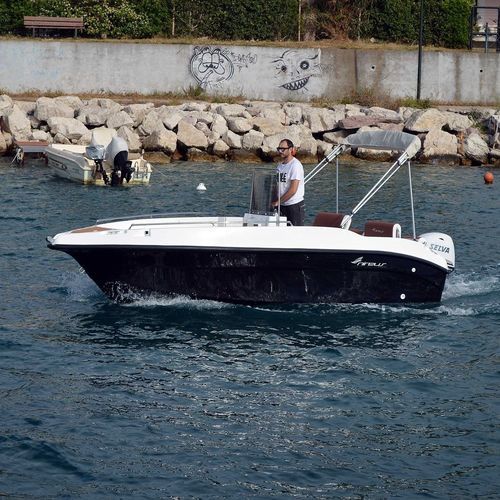 Barca open fuoribordo - NIREUS Ω53 PLEASURE - LGK MARINE - con console centrale / da turismo / max. 8 persone