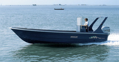 Barca open fuoribordo - BREEZE - SOCIETA' CONERO sas - bimotore / con console centrale / in fibra di vetro