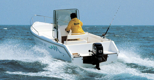Barca open fuoribordo - KINGFISHER ECÒ - SOCIETA' CONERO sas - con console centrale / da pesca sportiva / in fibra di vetro
