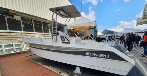 Barca open fuoribordo - KINGFISHER LUXURY - SOCIETA' CONERO sas - con console centrale / da pesca sportiva / in fibra di vetro