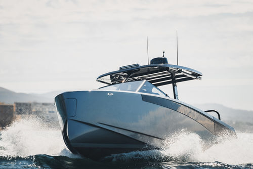 Cabinato fuoribordo - V10 series - Virtue Yachts - bimotore / hard-top / open