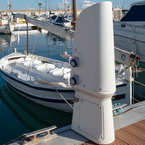 Colonnina di distribuzione elettrica - HELM - MARCONN - VILTEC - con illuminazione incorporata / di distribuzione di acqua / per pontile
