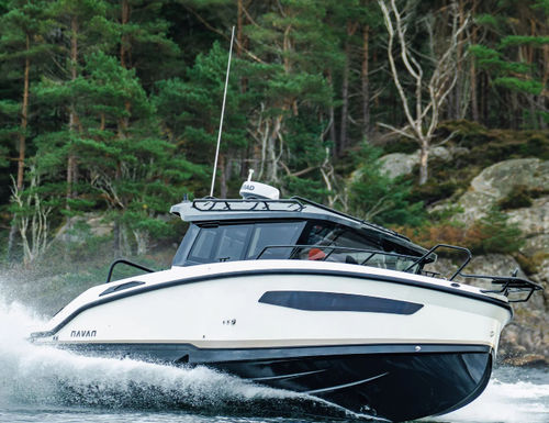 Cabinato fuoribordo - C30 - NAVAN - bimotore / hard-top / con cabina di pilotaggio
