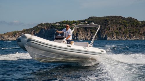 Gommone fuoribordo - 19 - opmarine - semirigido / open / con console centrale