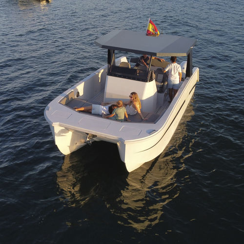 Barca open catamarano - K 28 - Kattum Yachts - fuoribordo / bimotore / con console centrale