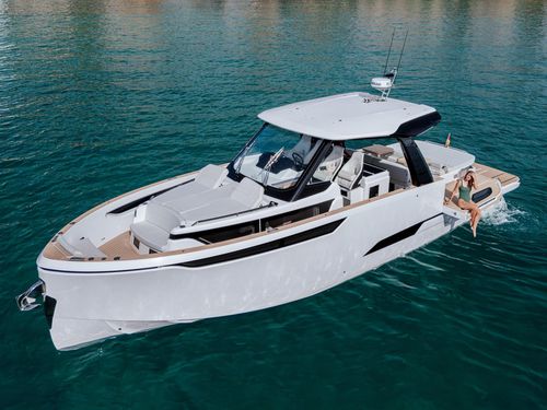 Cabinato entrobordo - 43 ST - Level Exclusive Yachts S.L - bimotore / open / con console centrale
