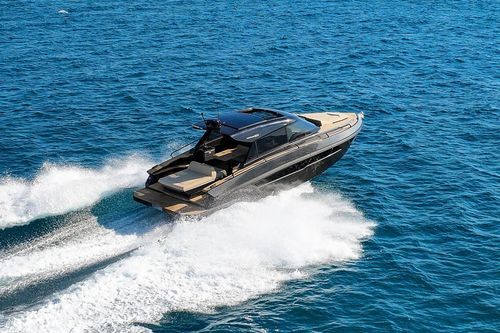 Cabinato entrobordo - 3X - Focus Motor Yachts - bimotore / hard-top / sportivo