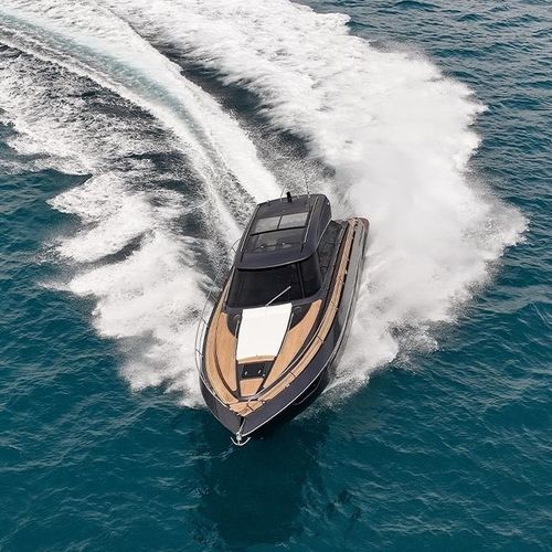 Cabinato entrobordo - Power 44 - Focus Motor Yachts - bimotore / hard-top / da crociera