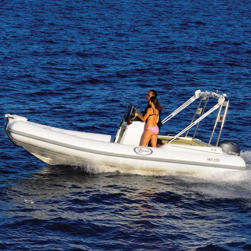 Gommone fuoribordo - MG 580 - SAVER  S.R.L. - semirigido / con console centrale / max. 12 persone