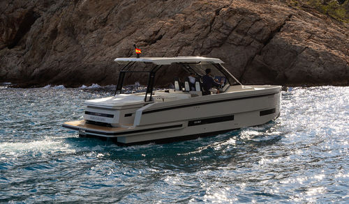 Cabinato entrobordo - D32  - De Antonio Yachts - bimotore / open / con console centrale