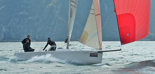 Barca a vela day-sailer - 850 - Esse Boats - con chiglia da regata / con 1 cabina / in carbonio