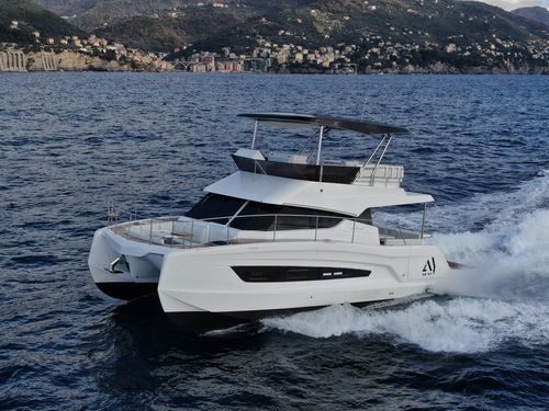 Cabinato catamarano - 38 FLY  - AVENTURA YACHTS - entrobordo / diesel / elettrico