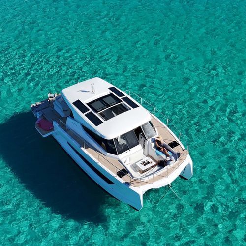 Cabinato catamarano - 38 Sedan - AVENTURA YACHTS - entrobordo / con fly / da crociera costiera