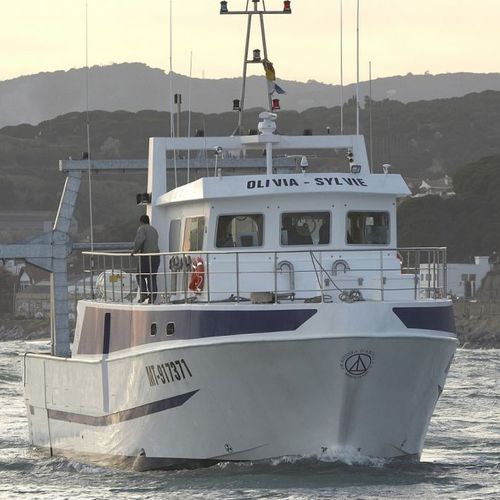 Barca professionale peschereccio a strascico - 3000 - 2500 TW - ARESA SHIPYARD - entrobordo / GRP