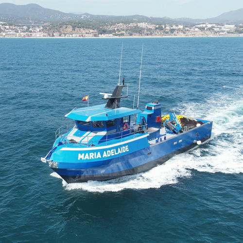 Nave speciale tonniera - 3000 - 2500 S RWS - ARESA SHIPYARD - GRP / costiera / gru