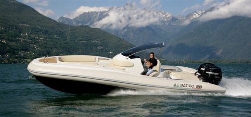 Gommone fuoribordo - 28 - Albatro International Srl - bimotore / semirigido / con console centrale