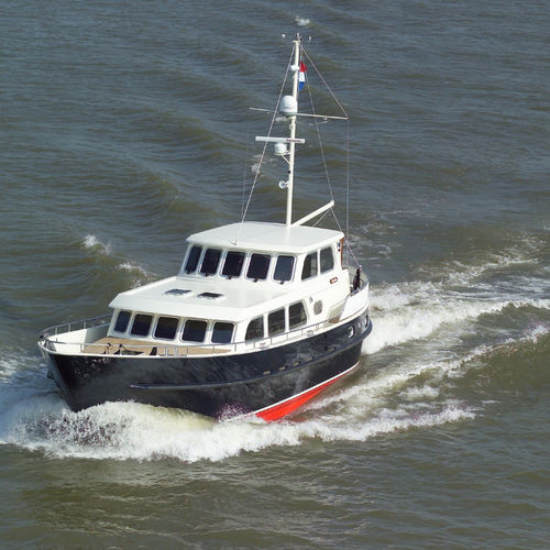 Motor-yacht da crociera - 1670  - De Alm  - per navigazione fluviale / con cabina di pilotaggio