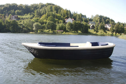 Runabout entrobordo - Admiral 560 - Admiral Boats S.A. - elettrico / con dual console / max. 8 persone